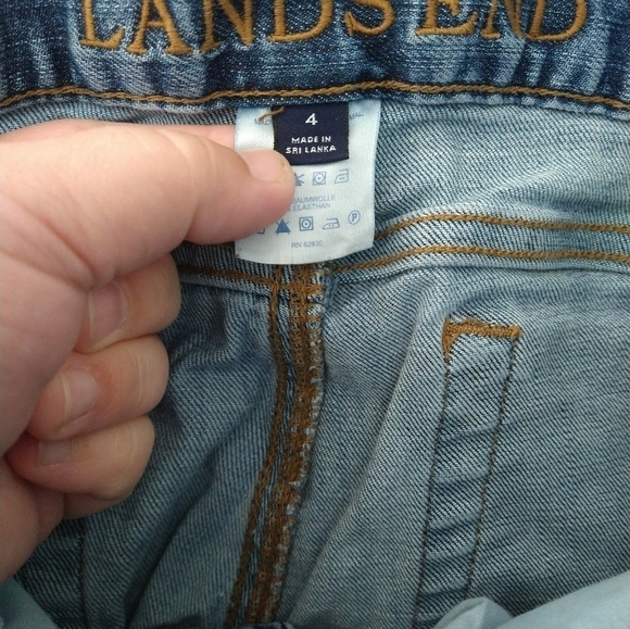 Lands End5 pocket medium wash blue jeans. Size 4 - Picture 6 of 8